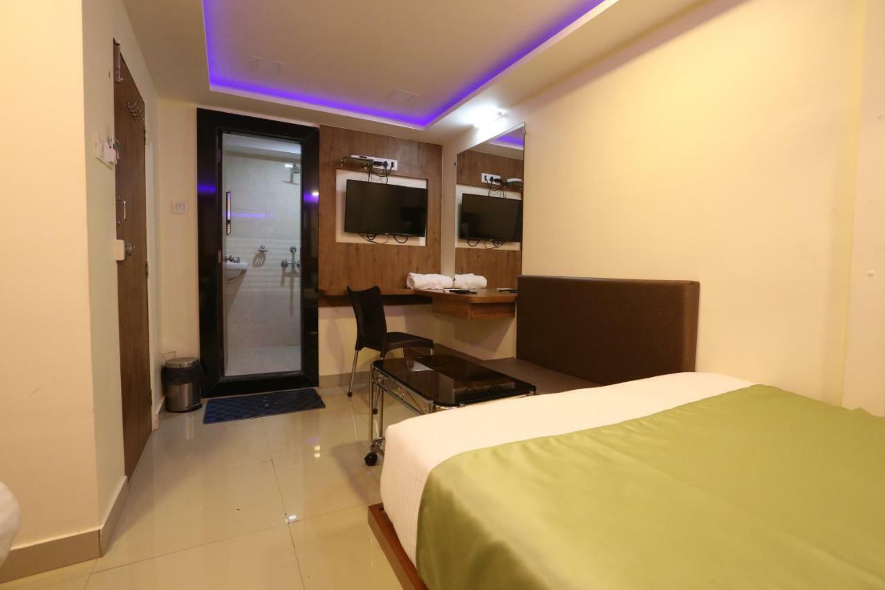 Hotel Happyland 뭄바이 외부 사진